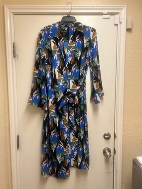 Donna Morgan Multicolor Blue & Green Geometric Tropical-Print Midi Wrap Dress